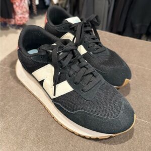 New Balance 237 Black/black/white size 8